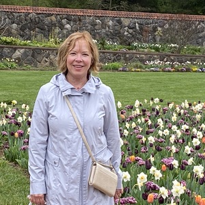 Julie Loftus's avatar